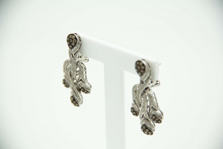 Conjunto de gargantilha, pulseira, brincos e anel em ouro branco com diamantes 