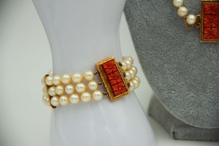  Conjunto de gargantilha e pulseira em ouro amarelo e pérolas de cultura 