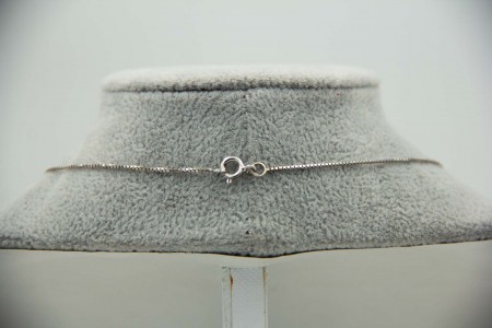 Conjunto de cruz e anel em ouro branco com diamantes