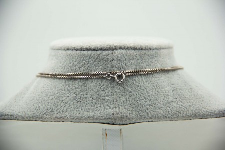 Conjunto em ouro branco de gargantilha e anel com diamantes (108) e iolites 