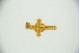 Crucifixo em ouro amarelo filigranado com miniatura de Cristo.