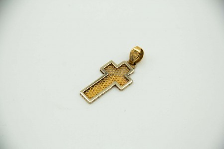 Cruz em ouro bicolor micro perfurado.