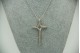 Cruz em ouro branco vazado com diamantes (45) em talhe brilhante 8/8