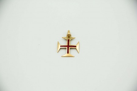 Cruz em ouro amarelo da Ordem de Cristo com esmalte policromado
