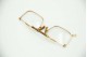 Óculos em ouro amarelo com sistema de aumentar atravês de mola central.