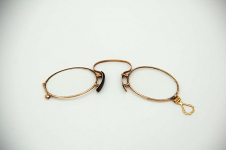 Óculos em ouro amarelo com estojo original