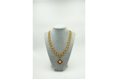 Gargantilha e pulseira em ouro com malha de caramujos em esmalte policromado