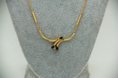 Gargantilha de ouro amarelo com diamantes em talhe 8/8 e safiras Australianas