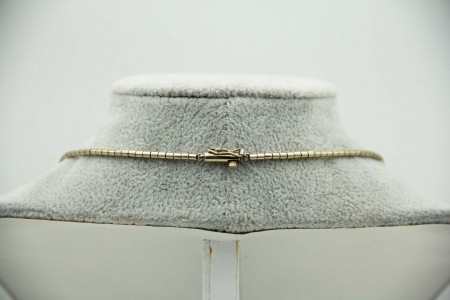 Gargantilha em ouro branco com lascas de diamantes 