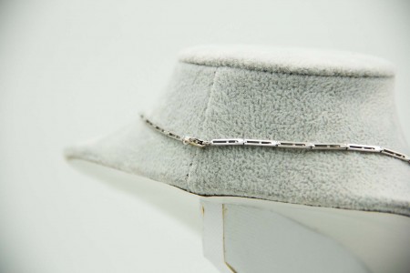 Gargantilha em ouro branco com diamantes (28) em talhe brilhante