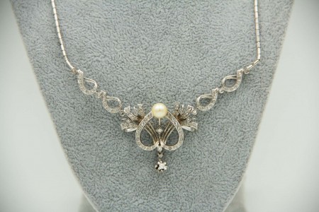 Gargantilha em ouro branco com diamantes (13) em talhe brilhante e lascas 