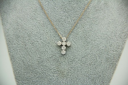 Gargantilha em ouro branco com crucifixo ccomo pingente e diamantes (42)