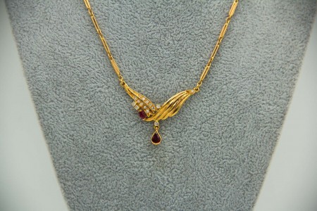 Gargantilha de ouro amarelo com diamantes (15) em talhe brilhante (15) 