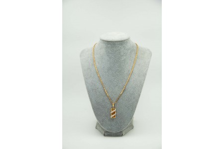 Gargantilha em ouro e pingente com diamantes (10) em talhe brilhante aplicados