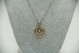Gargantilha em ouro bicolor com diamantes (18) em talhe brilhante 8/8 e pingente