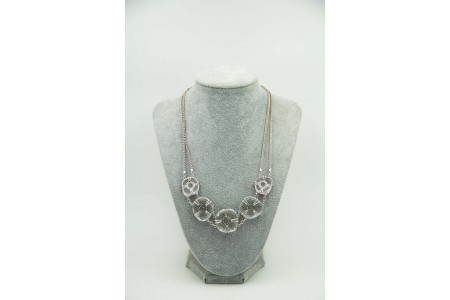 Gargantilha em ouro branco com jadeites lapidadas e diamantes (80) em talhe bril