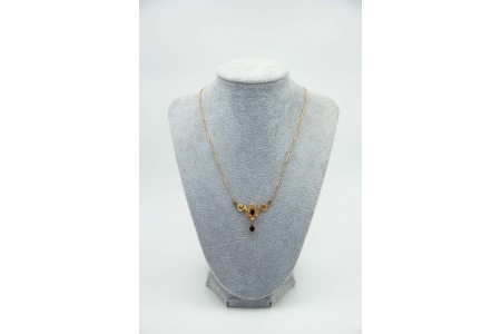  Gargantilha em ouro amarelo com diamantes (13) em talhe brilhante 8/8 e granada