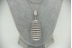 Gargantilha de ouro branco em forma de colmeia com diamantes (134) 