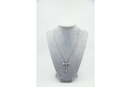 Gargantilha de ouro branco com crucifixo maleável e diamantes (30) 