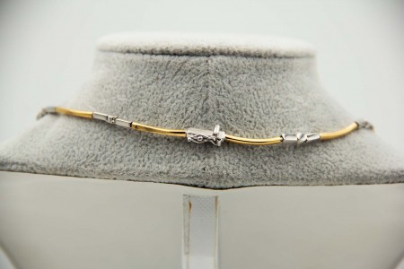Gargantilha articulada em ouro bicolor com diamantes (8) em talhe brilhante