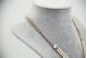 Gargantilha de ouro branco com pérolas e quatro fiadas, diamantes (14) em talhe 