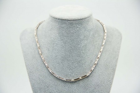 Gargantilha de ouro branco articulada com diamantes (40) em talhe brilhante 8/8
