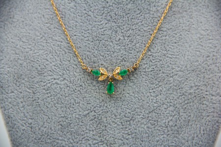 Gargantilha de ouro amarelo com três esmeraldas e diamantes (7) 