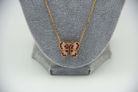 Gargantilha de ouro amarelo com pregadeira em forma de borboleta com diamantes