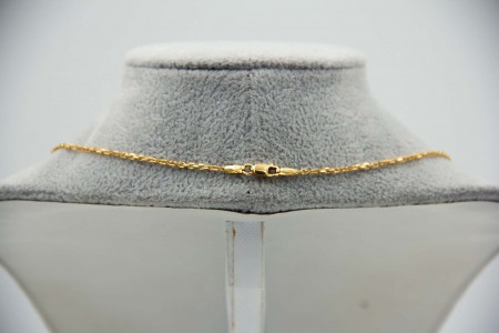 Gargantilha de ouro amarelo com pregadeira em forma de borboleta com diamantes