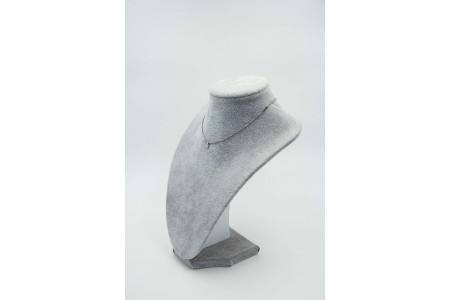 Gargantilha fina em ouro branco com pingente articulado