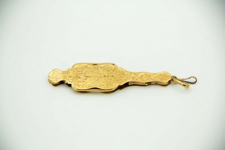 Lorgnon em ouro amarelo com gravados e argola de suspensão