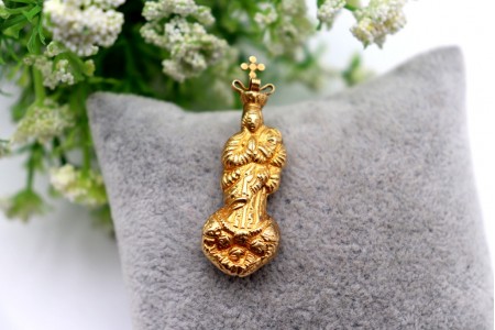 Pendente em ouro com Nossa Senhora da Conceição com as mãos postas