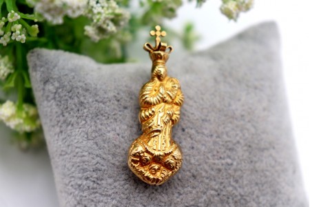 Pendente em ouro com Nossa Senhora da Conceição com as mãos postas