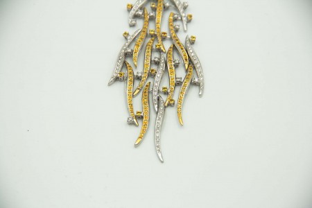 Medalha/Centro para gargantilha de ouro branco em formato articulado