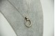 Medalha circular em ouro branco com diamantes (21) em talhe brilhante 8/8.