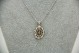 Medalha oval em ouro branco com diamantes (25) em talhe brilhante antigo