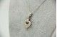 Medalha em forma de coração em ouro branco com diamantes (38) 