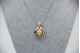 Medalha bicolor em forma de olho com diamantes (11) em talhe 8/8 e o central 0.2