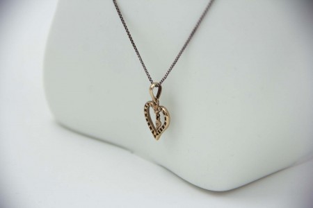 Medalha - Pingente em ouro branco em forma de coração com pingente articulado 
