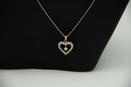 Medalha - Pingente em ouro branco em forma de coração aberto com diamantes (20)