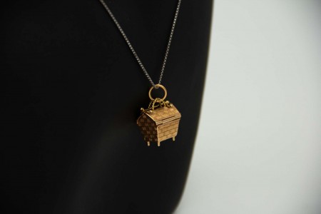 Medalha - Pingente miniatura emm ouro de amarelo de lancheira