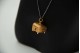 Medalha - Pingente em ouro amarelo em forma de arca com abertura