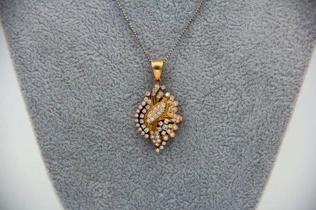 Medalha - Pingente em ouro amarelo com diamantes (67) em talhe brilhante 8/8