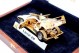 Miniatura de Ferrari F40 em ouro