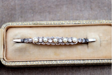 Pregadeira/barrete em ouro e platina ao estilo Arte Decô