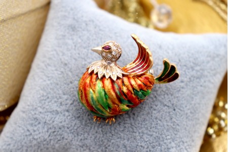 Pregadeira em ouro amarelo e branco em forma de ave e diamantes (19) 