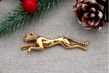 Pregadeira em ouro em forma de chita com diamantes (37) em talhe 8/8