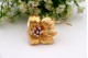 Pregadeira em ouro em forma de flor com (8) diamantes