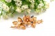Pregadeira em ouro com relevos florais lascas de diamantes e duas pérolas 