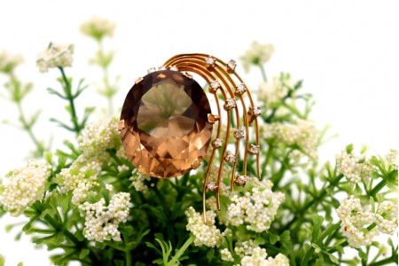  Pregadeira em ouro com diamantes (12) coroados 